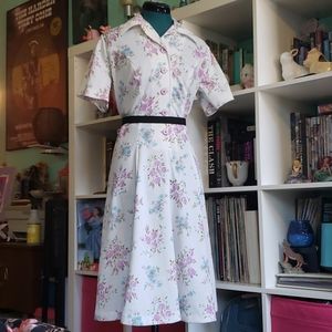 Cute floral late 60s early 70s vintage dress